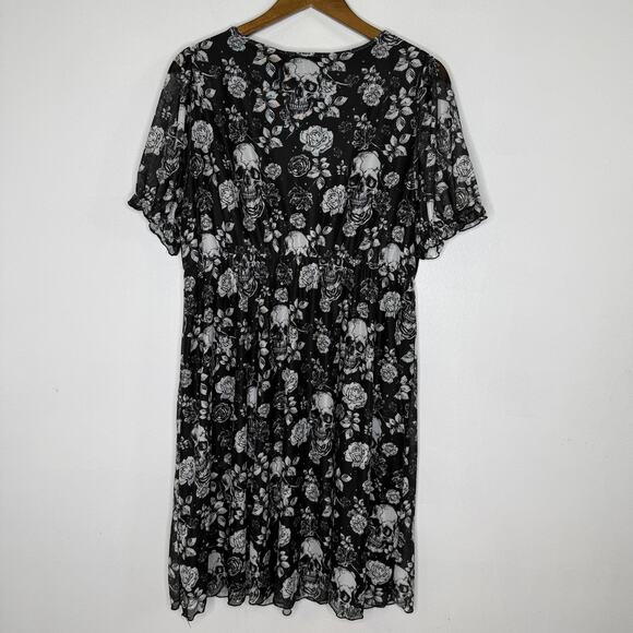 Skull Rose Floral Goth Dress Womens 1XL Black V Neck Short Sleeve Gothic Sheet - Picture 6 of 8